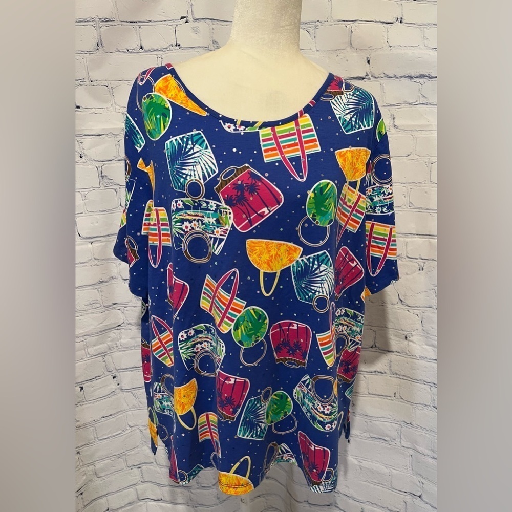 Short Sleeve Top with Rainbow Bag Print and Sparkles by Cathy Daniels, Size M.